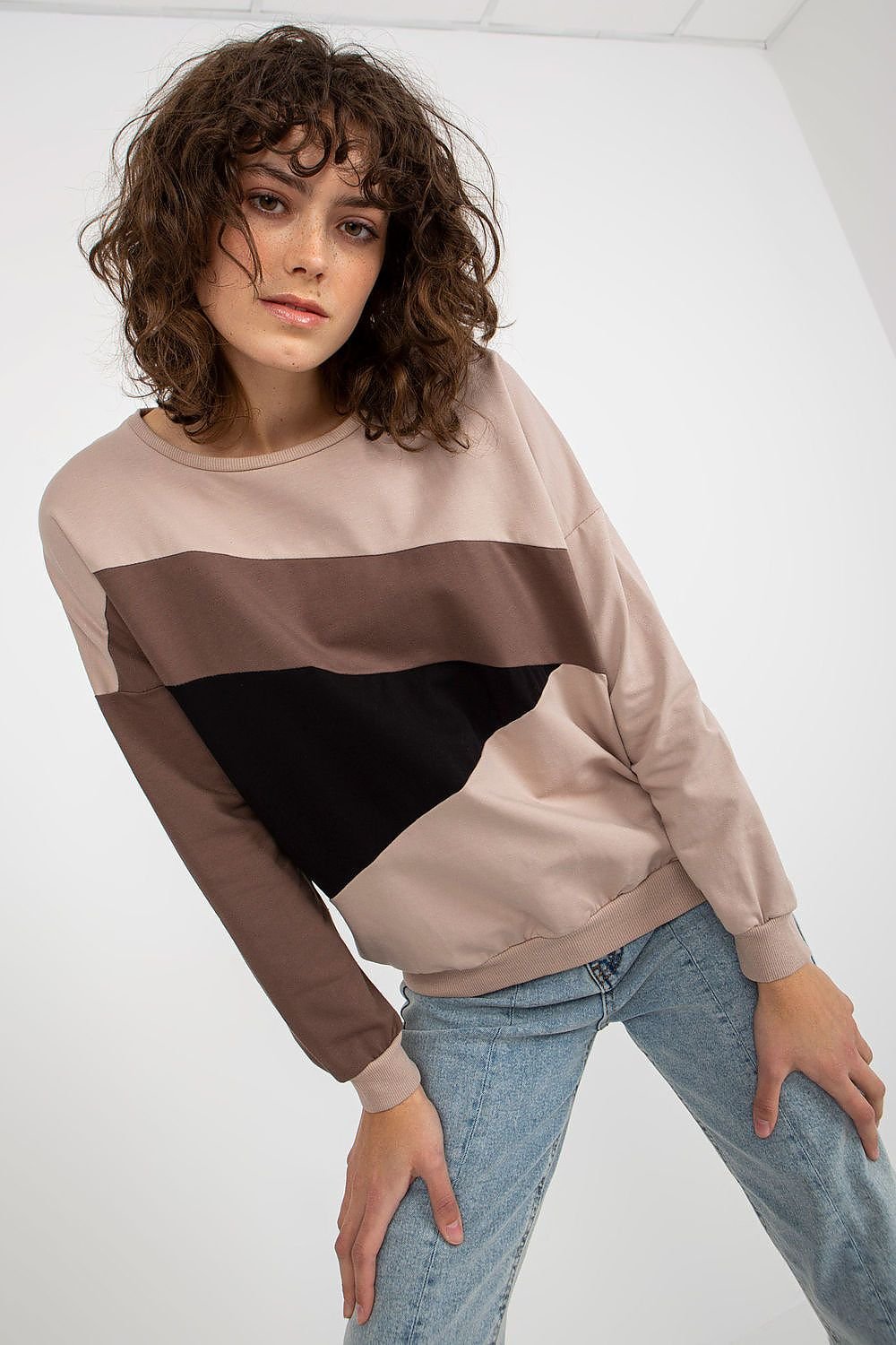 Sweatshirt model 175206 Relevance